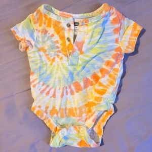 Old Navy Tie Dye Baby Onsie Bodysuit
